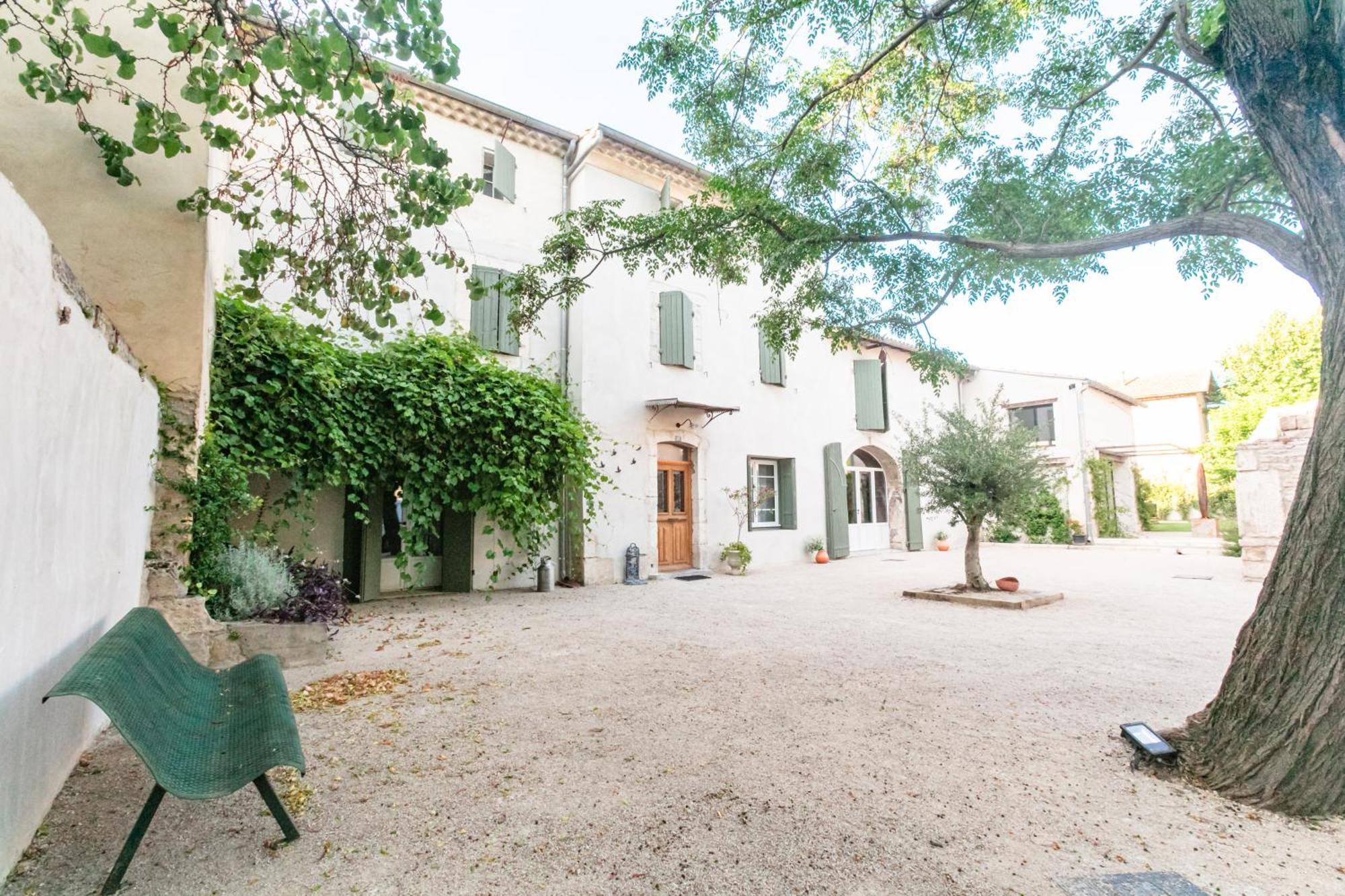 Gabrielle Jeanne Bed & Breakfast Maillane Bagian luar foto