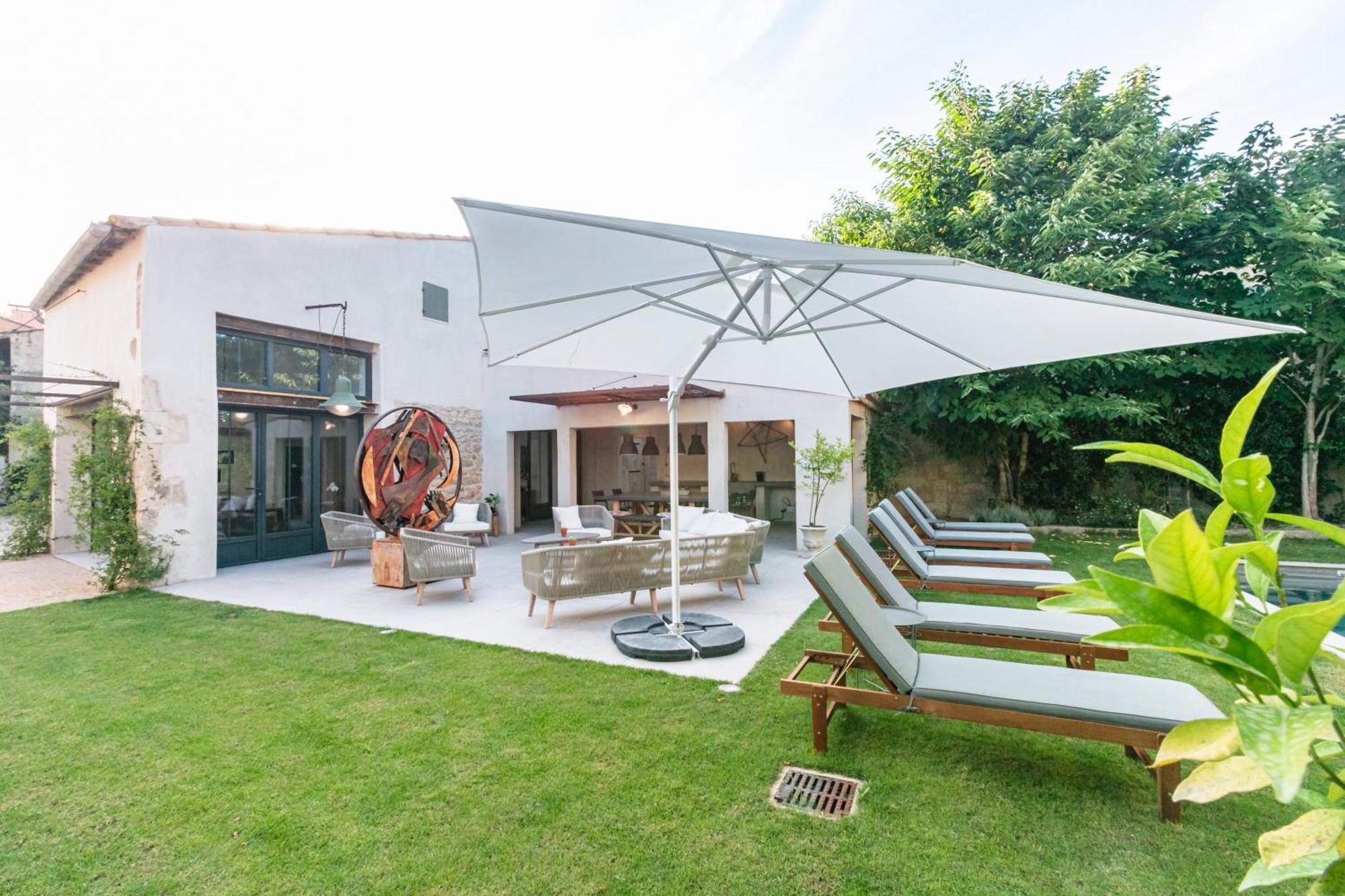 Gabrielle Jeanne Bed & Breakfast Maillane Bagian luar foto