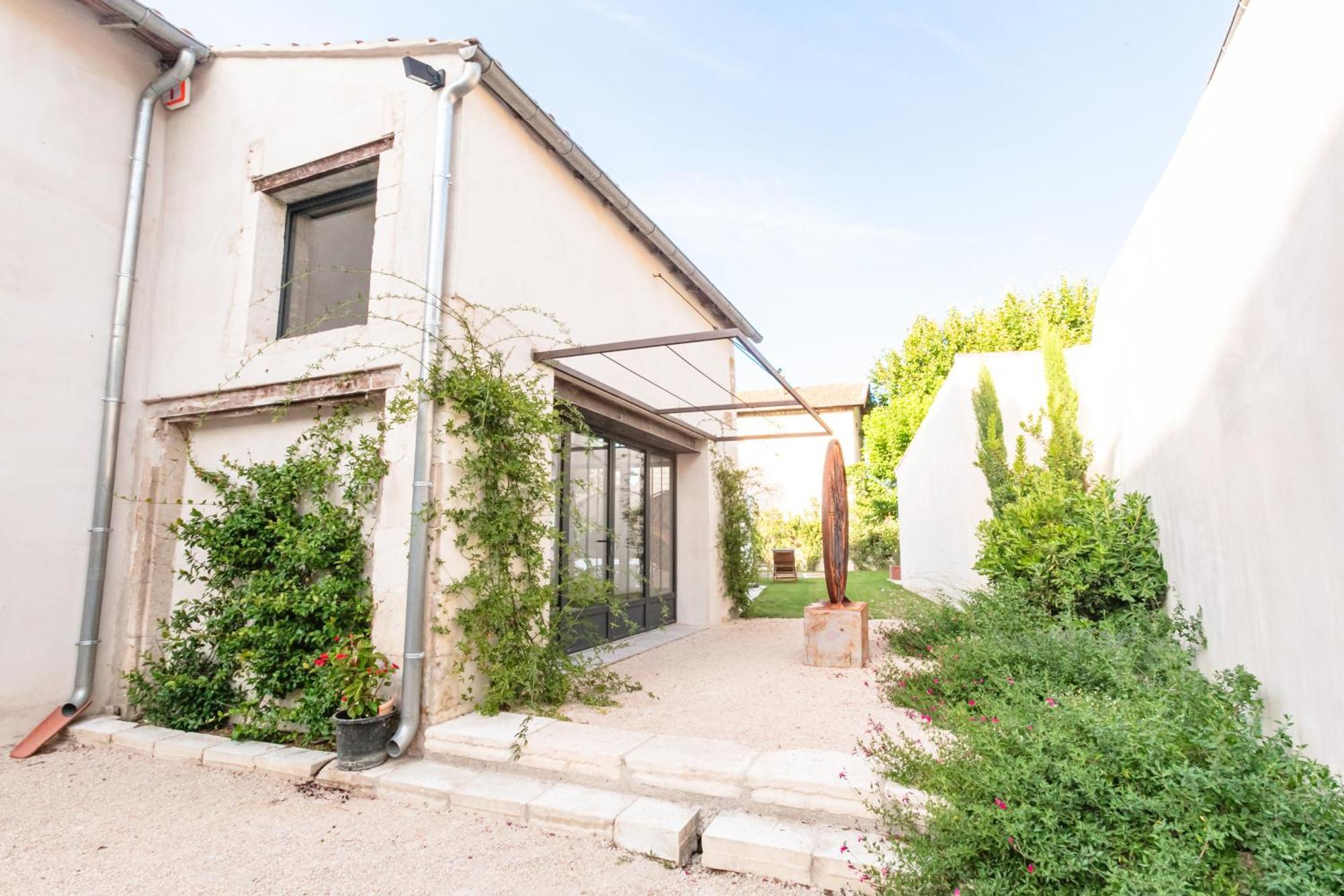 Gabrielle Jeanne Bed & Breakfast Maillane Bagian luar foto