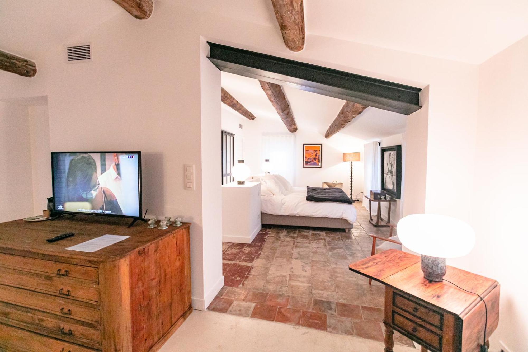 Gabrielle Jeanne Bed & Breakfast Maillane Bagian luar foto