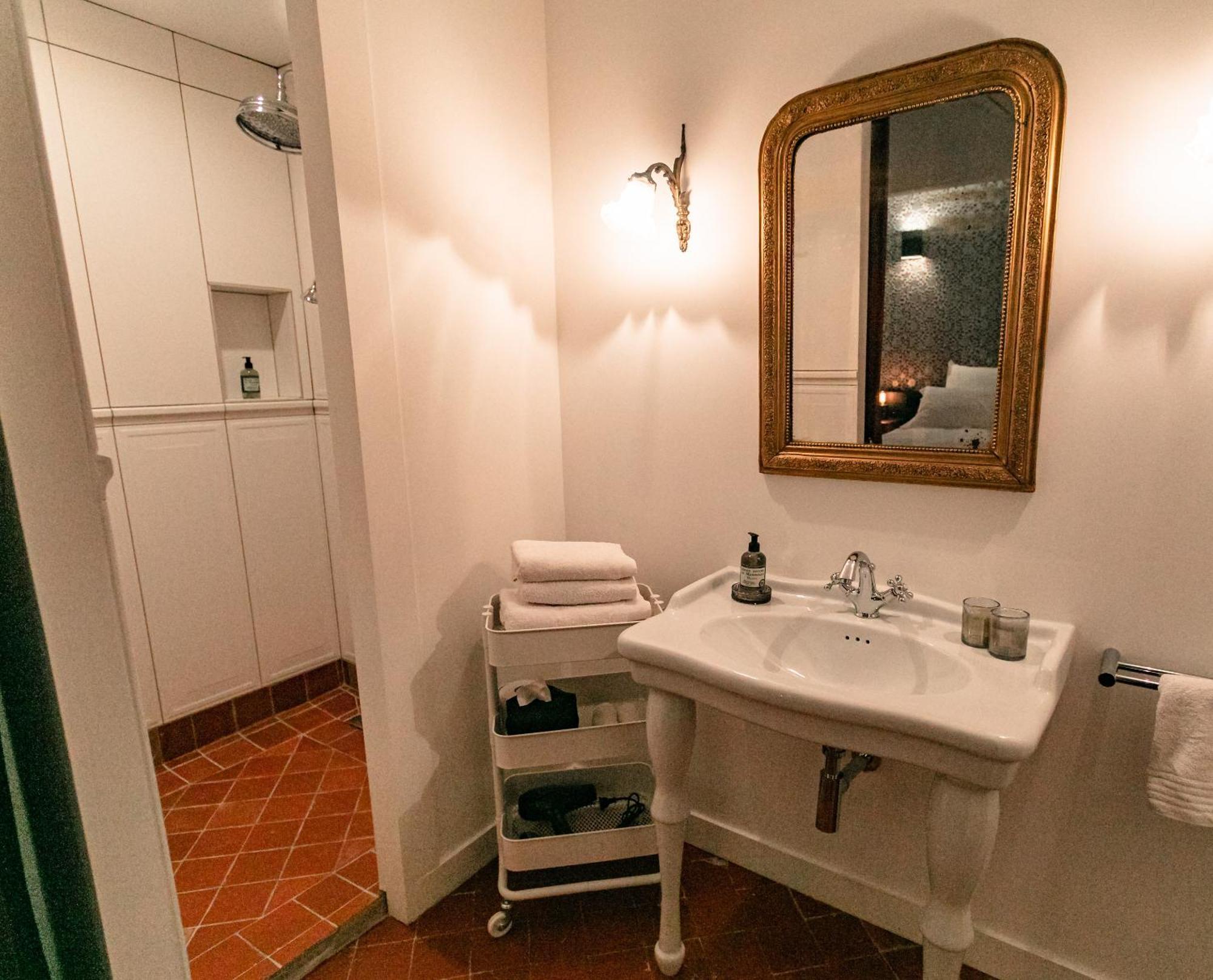 Gabrielle Jeanne Bed & Breakfast Maillane Bagian luar foto