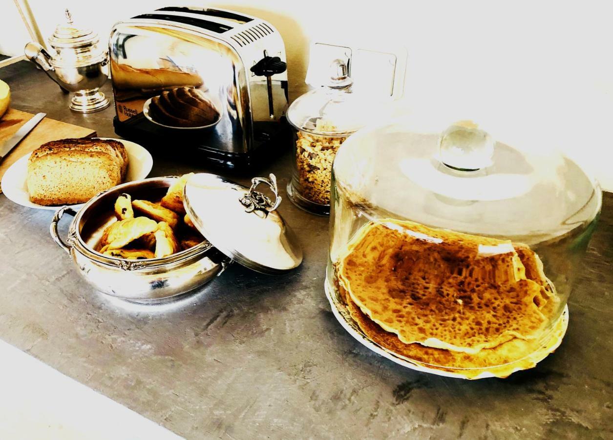 Gabrielle Jeanne Bed & Breakfast Maillane Bagian luar foto