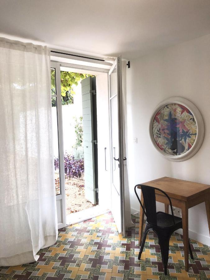 Gabrielle Jeanne Bed & Breakfast Maillane Bagian luar foto